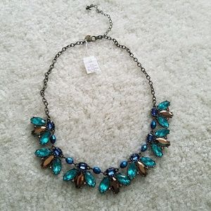 NWT super cute bee necklace